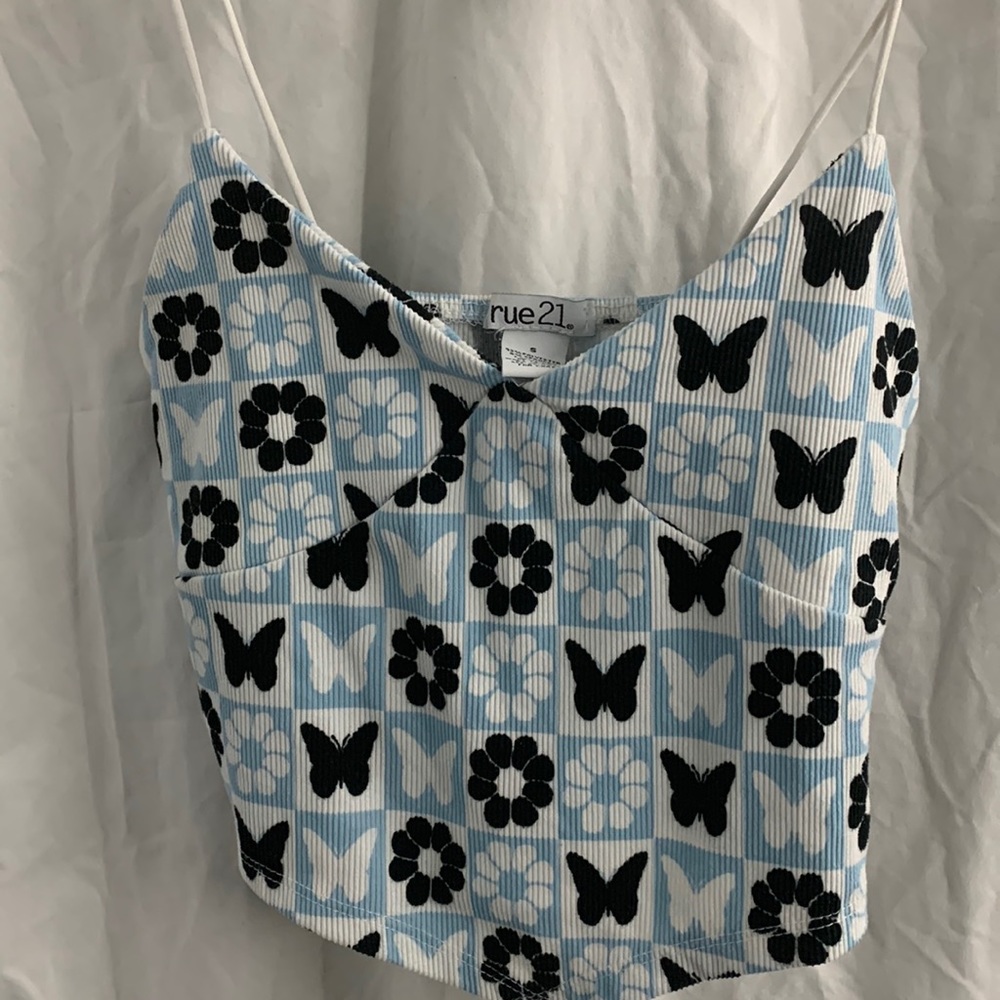 Blue butterfly and flower crop top from rue 21 perfect for the summer heat.